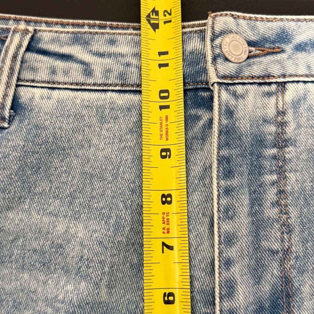 Time and Tru Women Light Wash Distressed Mom Jeans Plus Size 20 High Rise Frayed - Picture 6 of 8